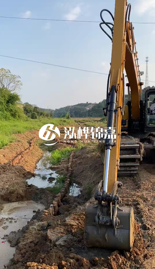 青島河道清淤專業(yè)施工-水挖機(jī)清淤適合哪些河道狀況？